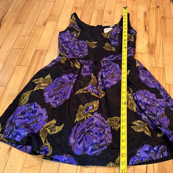 Becky & Max Dress - Picture 4 of 8